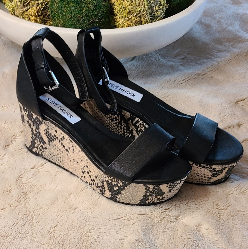 Steve Madden platform sandals